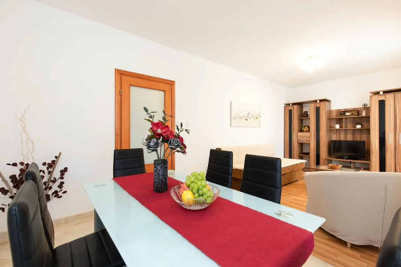 Apartman Marjeto 크르크 아파트
