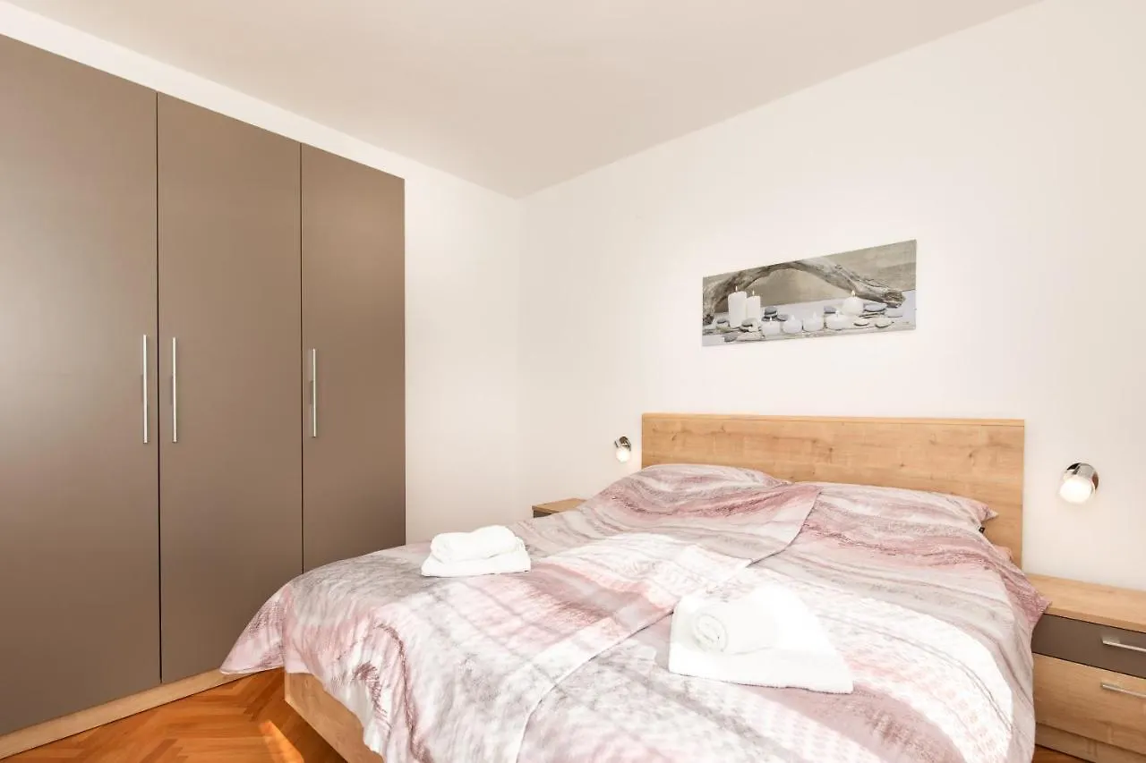 Apartman Marjeto 크르크 아파트