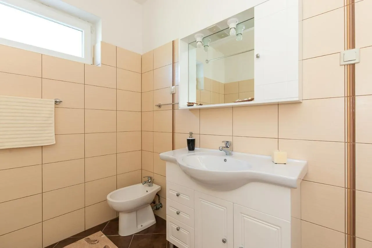 Apartman Marjeto 크르크